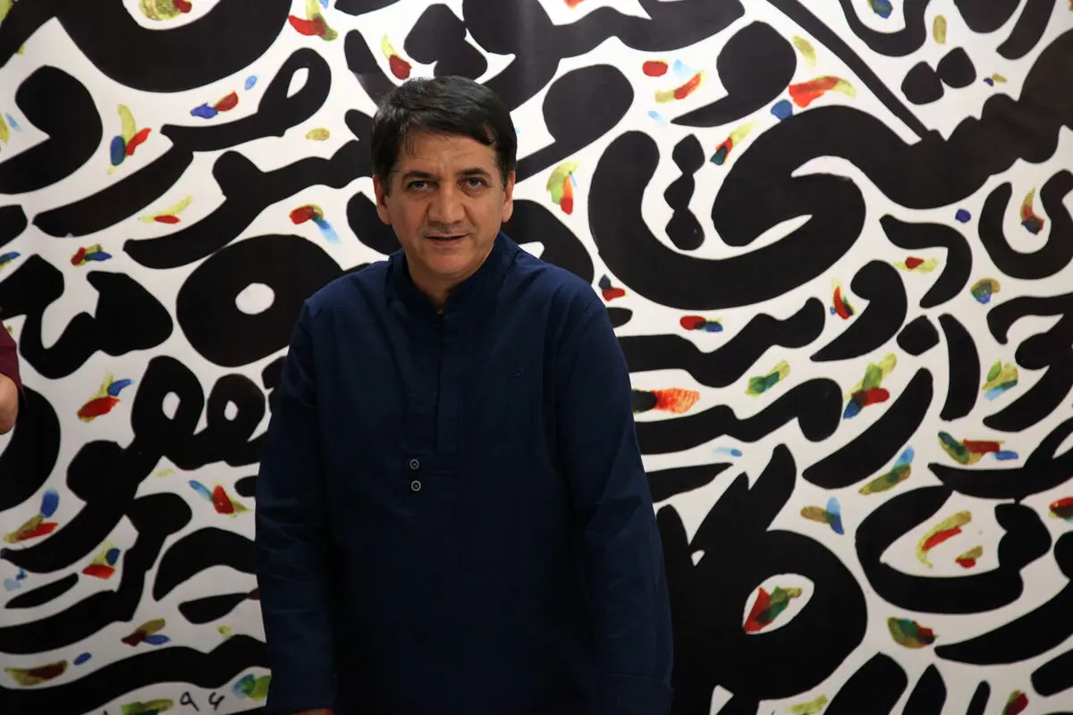 پرفورمنس کالیگرافی مهدی حاجی محمدی فریمانی در گالری ترانه باران