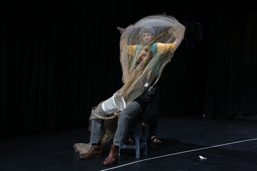 نمایش " در انتظار گودو " در سالن قشقایی تئاترشهر