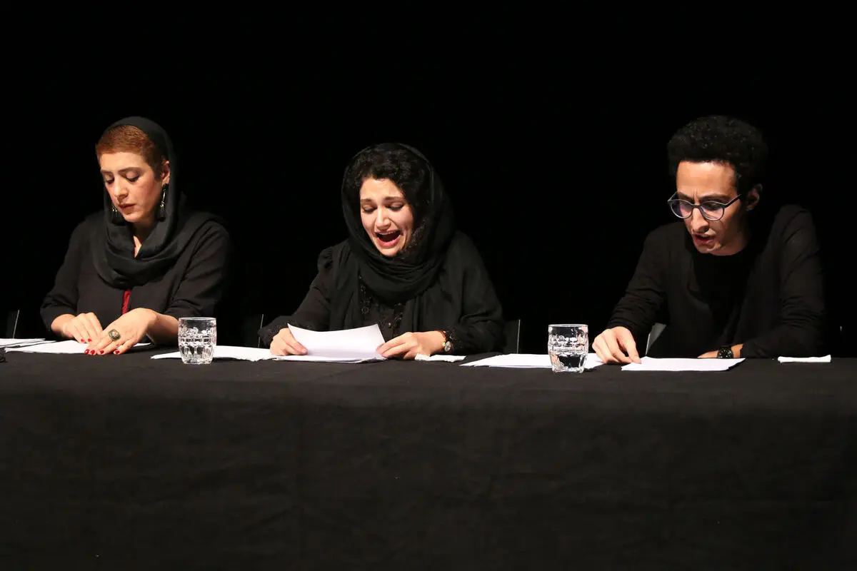 نمایشنامه خوانی 