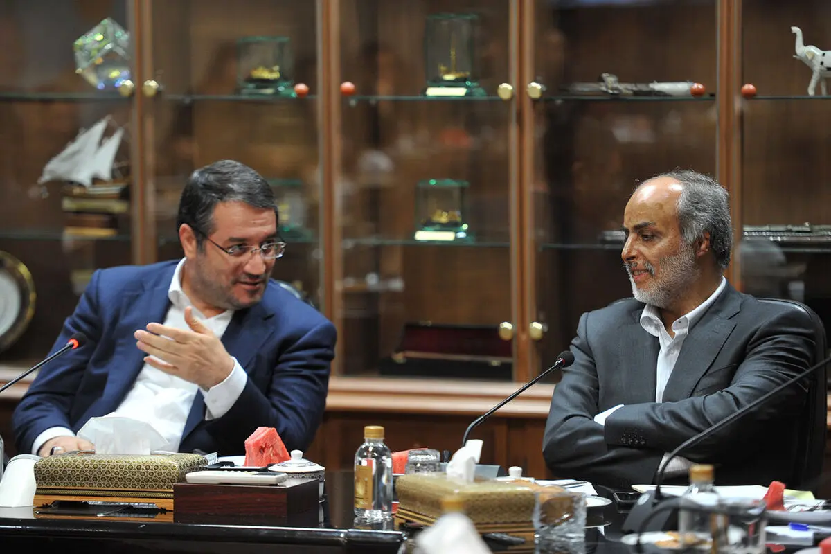 دیدار جمعی از هنرمندان با رضا رحمانی  وزیر صنعت، معدن و تجارت 