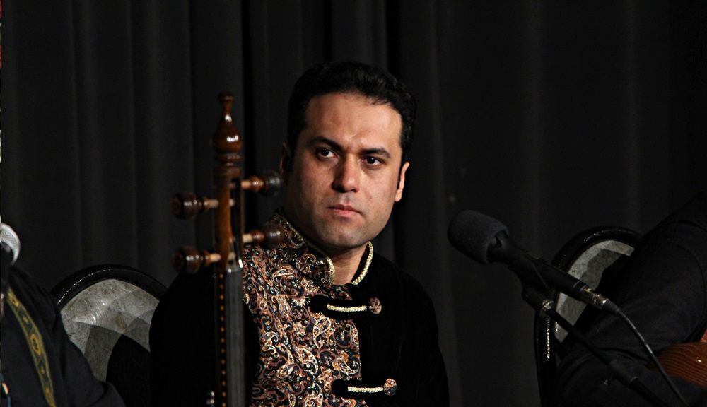  Vahid Taj performs "Romantic passion"