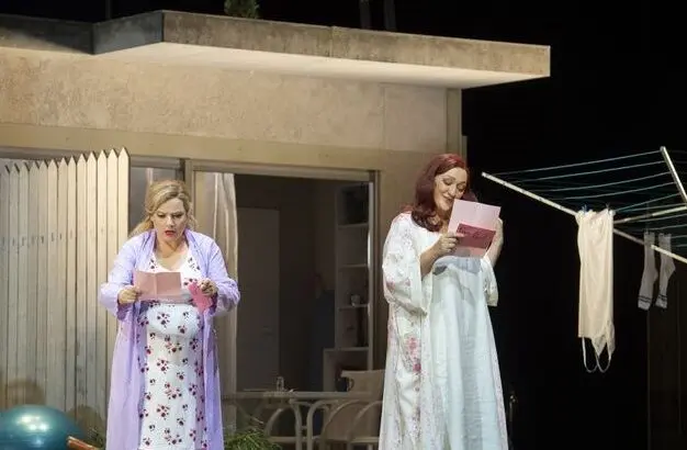 زنان شاد ویندزور روی صحنه رفتند/ رنگ و بوی آلمانی به کمدی شکسپیر
