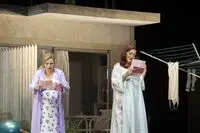 زنان شاد ویندزور روی صحنه رفتند/ رنگ و بوی آلمانی به کمدی شکسپیر