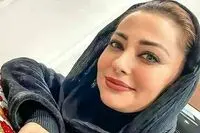 نفیسه روشن اشک ریخت/ تصویر متفاوت از نفیسه روشن در مراسم ختم اکبر عبدی