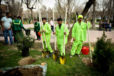مراسم هفته درختکاری با حضور اصحاب فرهنگ، هنر و رسانه در خانه هنرمندان تهران