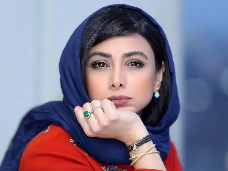 حذف آزاده صمدی به بهانه استفاده ابزاری از زنان