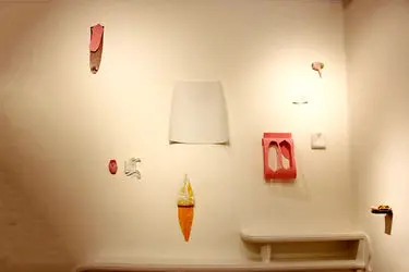 نمایشگاه آثار معصومه مهتدی و هیلده آوربرگ هنرمند بلژیکی در عمارت رو به رو 