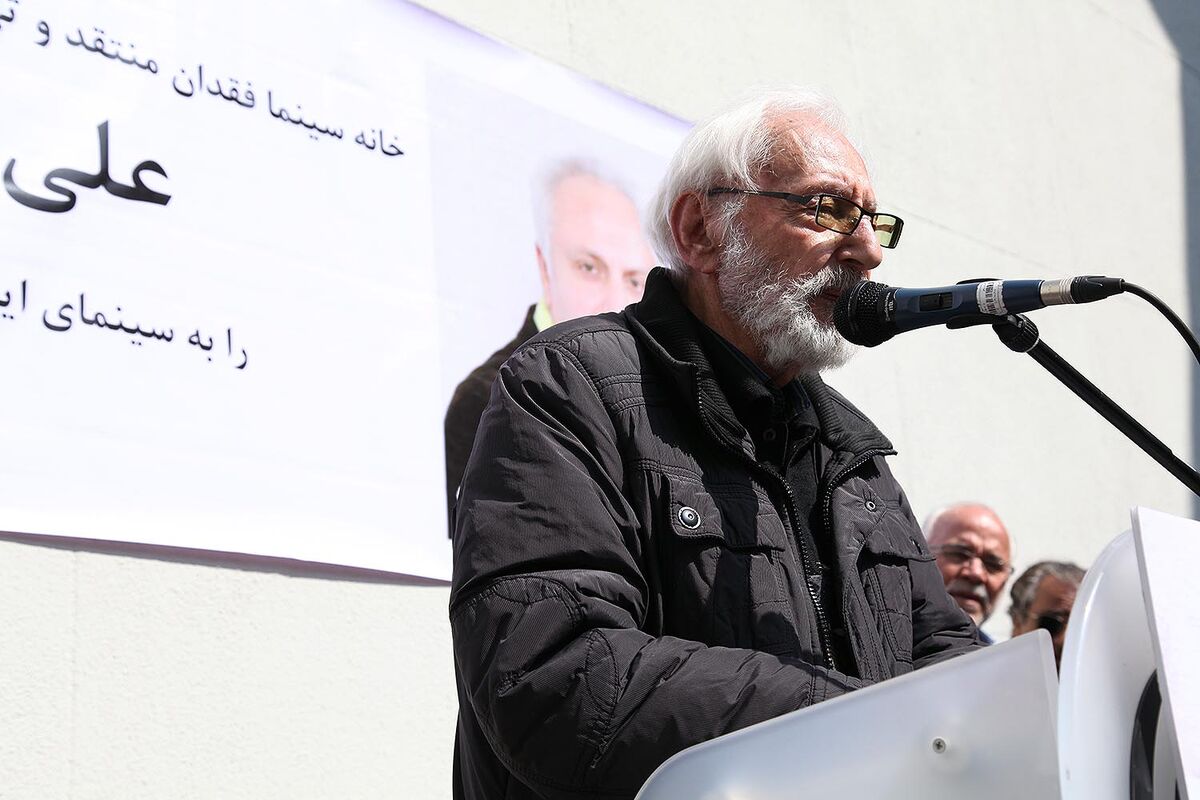 تشییع پیکر علی معلم از مقابل خانه سینما