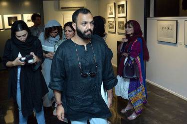 نمایشگاه گروهی عکس از 77 هنرمند در گالری ایوان