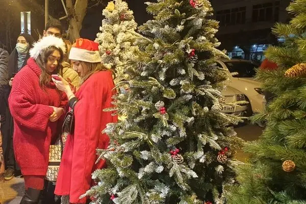ببینید: کریسمس و پاپا نوئل در تهران