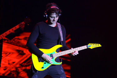 کنسرت بهنام بانی در سی و سومین جشنواره موسیقی فجر