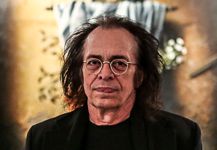 واحد خاکدان در بیمارستان بستری است/ مبارزه آقای نقاش با سرطان مری به روایت همسرش