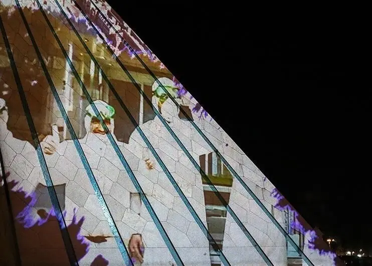 ویدیو مپینگ همدردی با کشورهای درگیر با کرونا بر روی برج آزادی تهران