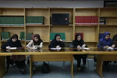 نشست خبری نمایشگاه آثار تونی کرگ هنرمند مجسمه ساز انگلیسی - آلمانی