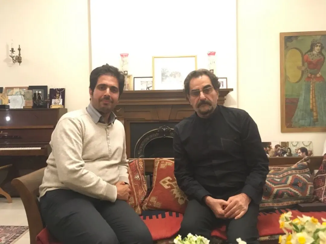 ویدئو بی انتهاتر از عشق با شعر افشین یداللهی و صدای شهرام ناظری در جایزه آینه دار دوران