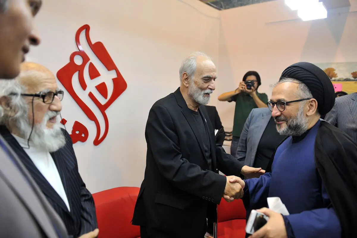 جشن تولد ۷۷ سالگی آیدین آغداشلو در نمایشگاه مطبوعات