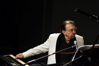 کنسرت ناصر چشم‌آذر به همراه اشکان خطیبی در تالار وحدت