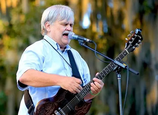 همپتون روی صحنه بزرگداشتش از دنیا رفت