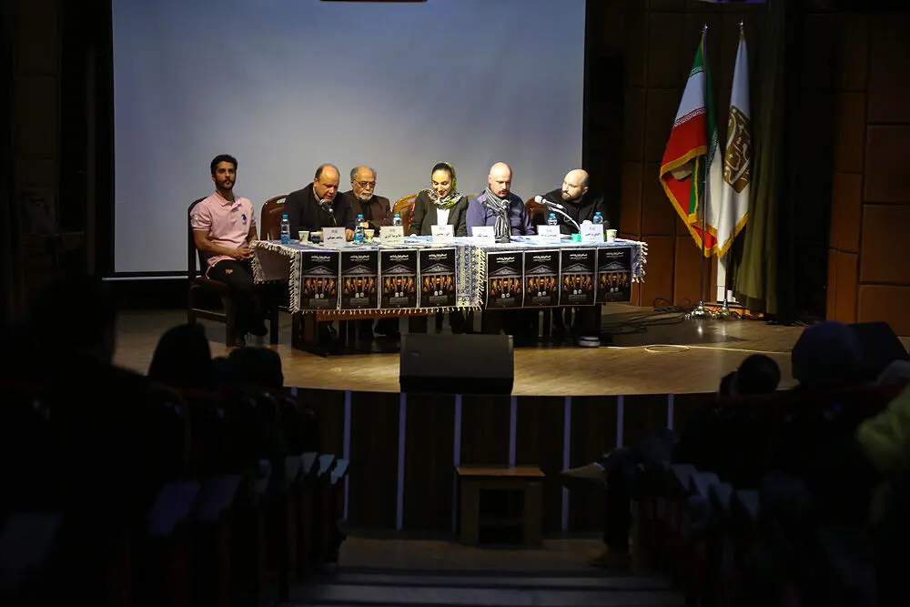 اکران و پنل تحلیل فیلم 