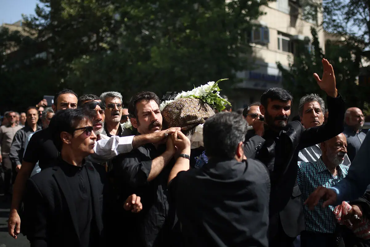 تشییع پیکر سید ضیاءالدین دری از خانه سینما