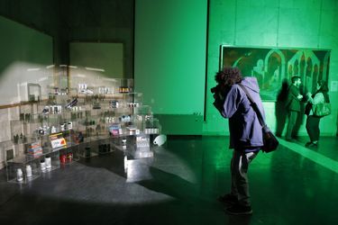 رنگ وستا در هفته دیزاین تهران در دانشکده هنرهای زیبا