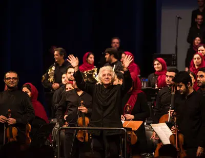 ببینید: درخشش چکناواریان ۸۲ ساله بر صحنه کنسرت