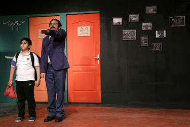 نمایش "عقل صورتی یا مدادی که فقط مشق نمی‌نوشت"