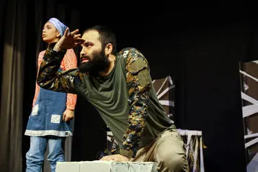 نمایش "سنگر دوست داشتنی" در تالار ناصرخسرو