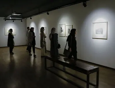 ببینید: آثار سیاه و سفید آرزو شیروانی در گالری آ