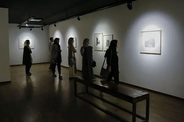 ببینید: آثار سیاه و سفید آرزو شیروانی در گالری آ