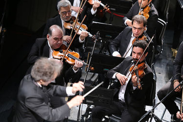 اجرای ارکستر سمفونیک تهران به رهبری شهرداد روحانی در دومین روز جشنواره موسیقی فجر