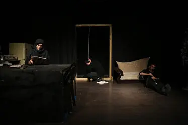 نمایش "بی‌سرپرست" در تماشاخانه مهرگان