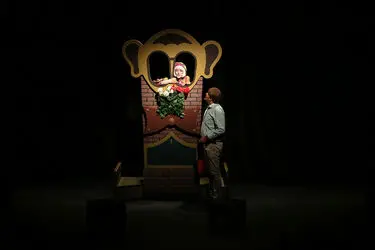 اجرای نمایش "سرزمین تهی سران" در تماشاخانه مهرگان