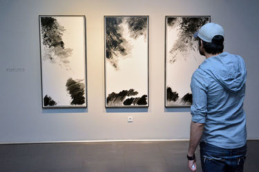 نمایشگاه نقاشی‌های آب‌مرکب پری‌یوش گنجی در گالری ایرانشهر