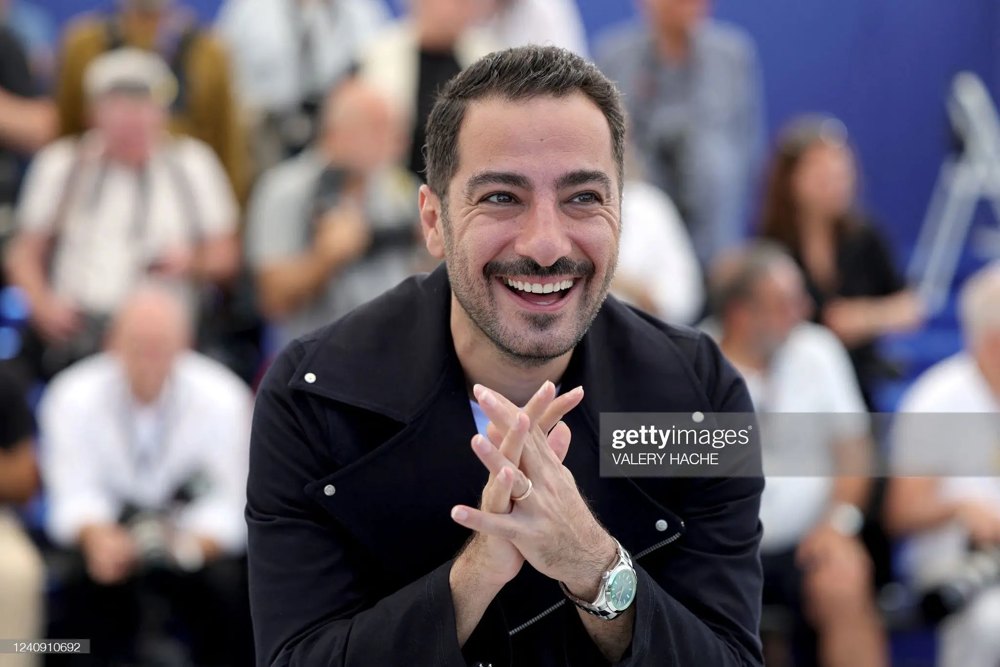 نمایش نوید محمدزاده توقیف شد/ پس لرزه‌های فرش قرمز کن؟!