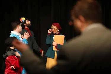 نمایش "اضافه حقوق" مجموعه تئاتر دیوار چهارم