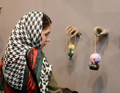 ببینید: جواهرات و زیورآلات عجیب در یک گالری