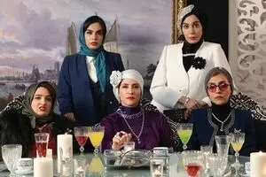 ببینید: استایل آدم‌های پولدار در فیلم‌های ایرانی/ از دستمال گردن و کلاه شاپو تا جواهرات بزرگ و پالتوی بلند