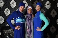 700 هزار زن مایوی‌های اسلامی پوشیدند / گفت‌وگوی شبکه NRB با طراح بورکینی‌های جنجالی 