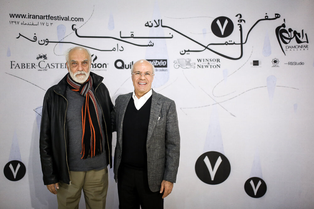 ببینید: آثار هنری خاص از هنرمندان جوان زیر 25 سال / هنرمندانی که از دوسالانه نقاشی دامون‌فر دیدن کردند