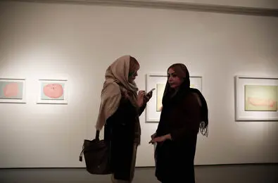 این آدمهای بی دست و پا/ تصاویری از نمایشگاه نقاشی‌های علی شایسته 