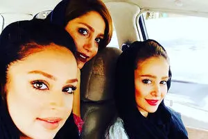 پرستاری لیندا کیانی، الناز حبیبی و فریبا نادری در اتوبان کرج!+عکس‌ها