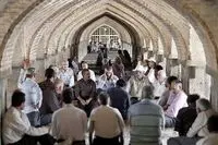 چرا آوازخوانی زیر پل خواجو ممنوع شده است؟