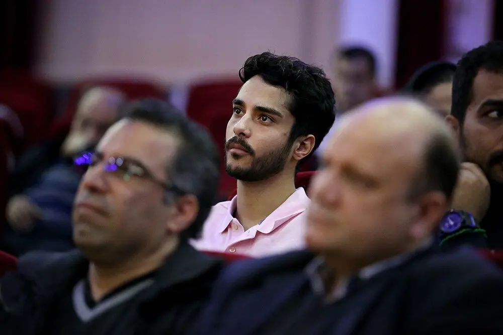 اکران و پنل تحلیل فیلم 
