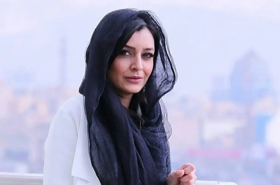 سانسور عجیب لباس ساره بیات/ عکس