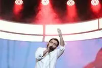 اجرای زنده خواننده چارتار در اولین حضورش در یک تاک‌شو/ فیلم
