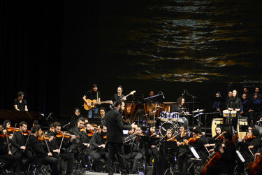 کنسرت ناصر چشم‌آذر به همراه اشکان خطیبی در تالار وحدت