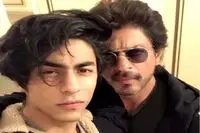 محاصره پسر خوش‌تیپ ستاره سینما/عکس