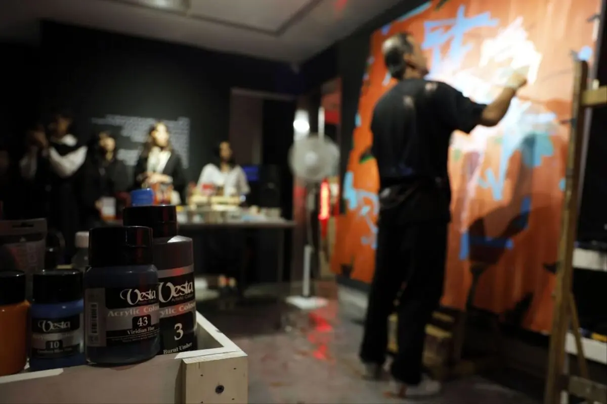 Live Painting Performance at Saless Gallery in Tehran with Vesta Color Support