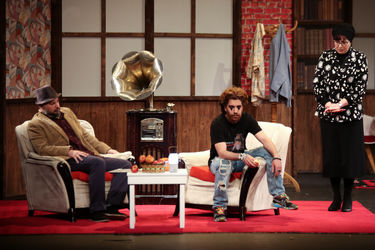 نمایش "یک ساعت آرامش" در سالن استاد ناظرزاده کرمانی